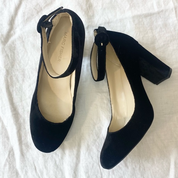 Marc Fisher Ion Ankle Strap Heel Black Velvet - Picture 8 of 15